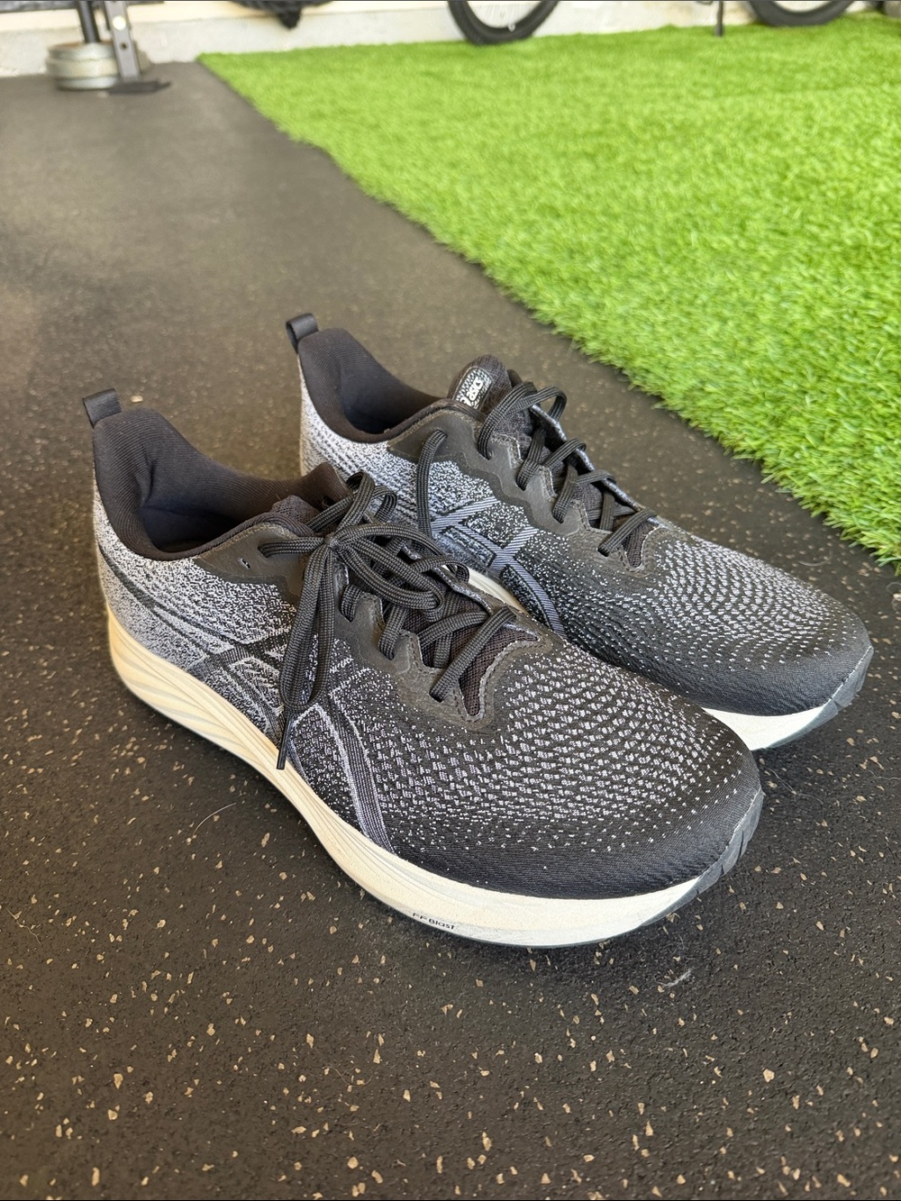 Asics Men's Black and Gray Knit Running Shoes